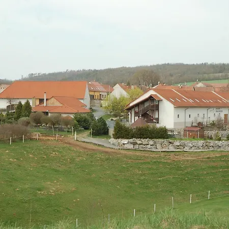 Gasthuis Carodejnicky Dvur Biskoupky
